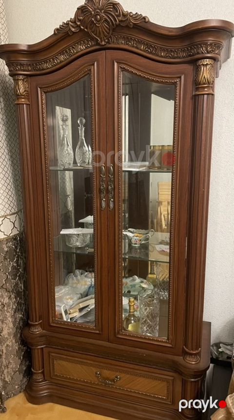 Klassik üslubda vitrin şkaf - Material: təbii ağac görünüşlü korpus — Qusar