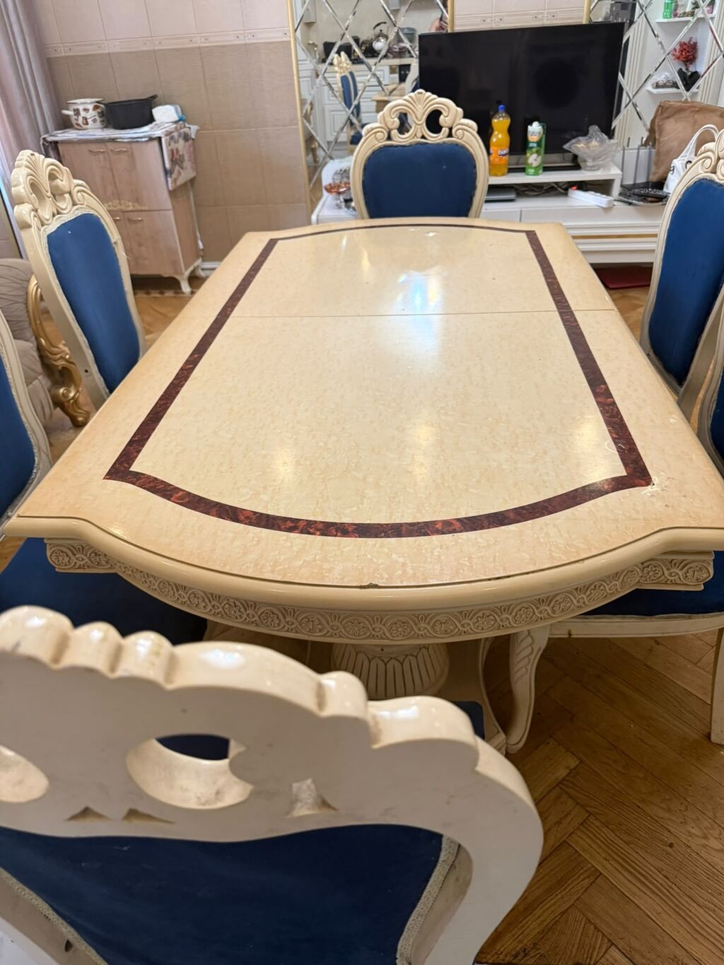 Masa desti 6 stul satilir.Qiymeti 220 azn.Ünvan — Mebel, Bakı