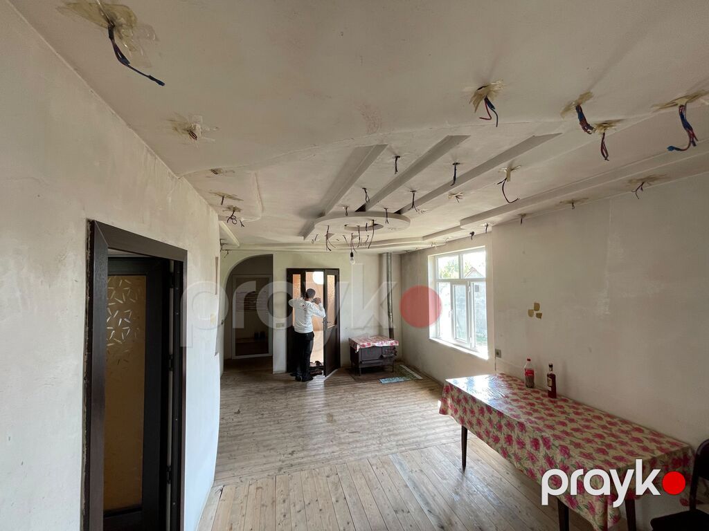 Həyət evi – geniş torpaq sahəsi ilə - İkiqat yamaclı dam örtüyü, bərk — Ev, villa, Oğuz (9)