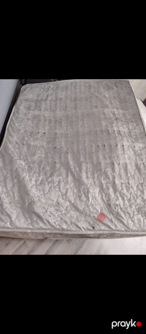 Taxt üçün matras satılır.Cırığısöküyü yoxdur. Ölçü: 2 / 1,60.Qiymət — Bakı