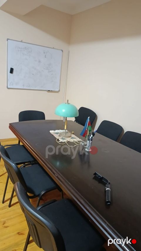 Ofis stolu və 10 ədəd stul birlikdə 220 manat ünvan İçəri şəhər. Mətiş — Bakı