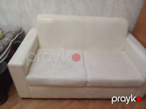 Ağ rəngli iki nəfərlik divan - Minimalist dizayn: düz xətlər, alçaq — Bakı