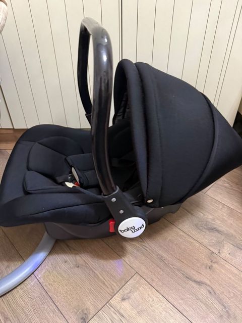 Avtokreslo qiymeti 50man tezedi demek olar iwlenmiyib 100 man alinib — Strollers and car seats