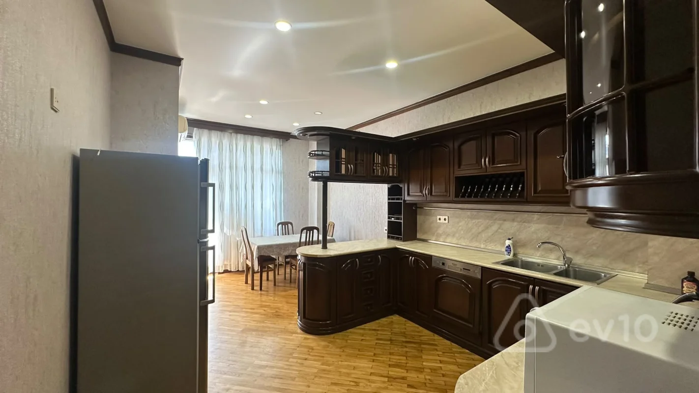 5 otaqlı mənzil, 240 m², Səməd Vurğun küçəsi — kirayə — Mənzil, Bakı (5)