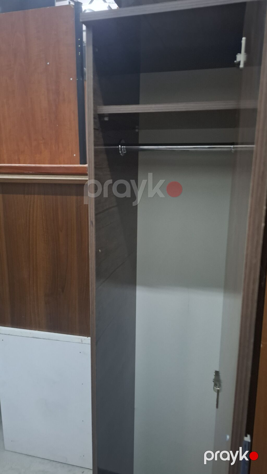 Tək qapılı şkaf – taxta teksturalı, kompakt ölçülü. Xüsusiyyətlər — Şkaflar, Bakı (3)
