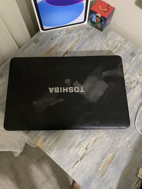 Toshiba Satellite noutbuk - Marka və seriya: Toshiba Satellite — Gəncə