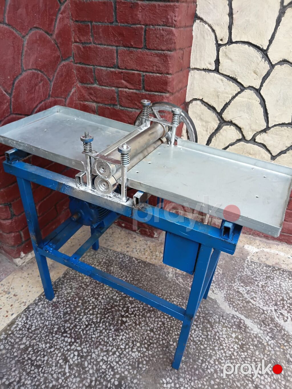 Salam katlka satlir ela vezyetedi. yeni remont olnub hem pires edr — Stanoklar, Bakı (2)