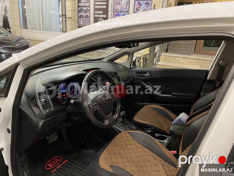 Kia Cerato, 2013 il — Minik avtomobili icarəsi, Bakı (2)
