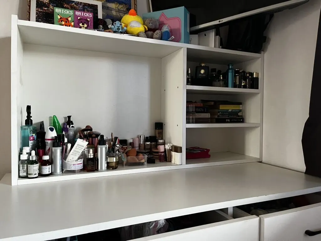 Ağ rəngli kosmetik/iş masası – üst şkaflı model — Şkaflar, Bakı (2)