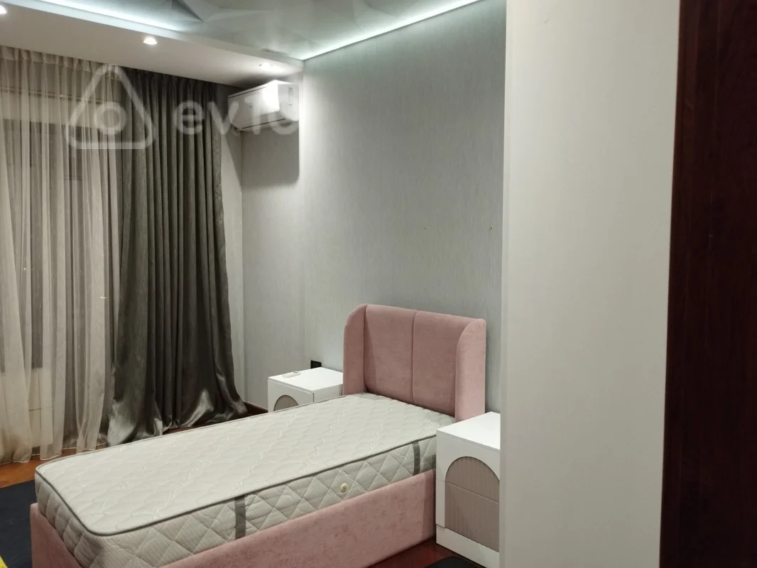 4 otaqlı mənzil, 200 m², Tələt Şıxəliyev küç. — kirayə — Mənzil, Bakı (7)