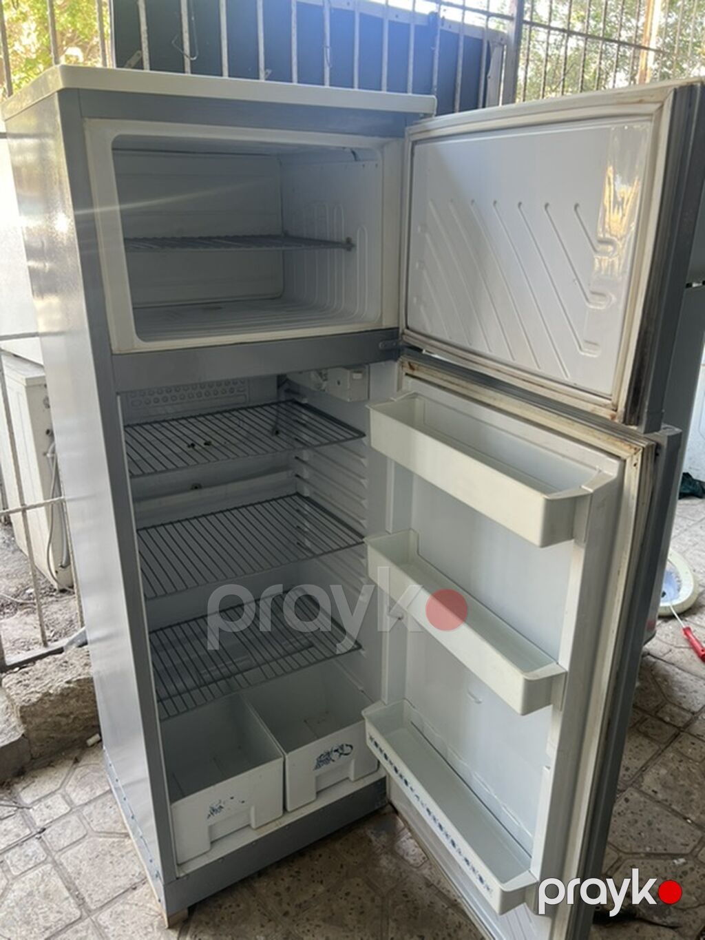 İki kameralı soyuducu (yuxarıda dondurucu, aşağıda soyuducu bölmə) — Soyuducular, Digah (2)