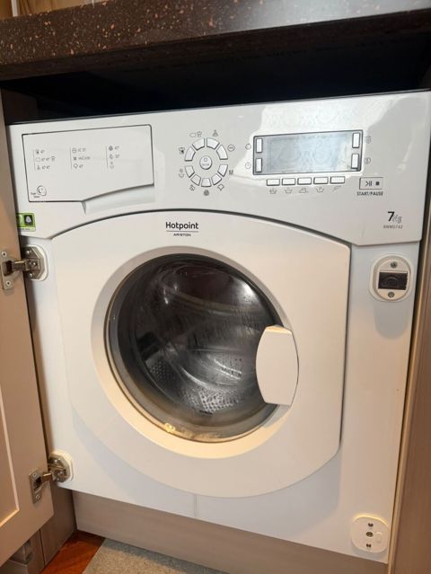 Hotpoint Ariston BWDMD742 inteqrasiya olunan paltaryuyan maşın — Bakı