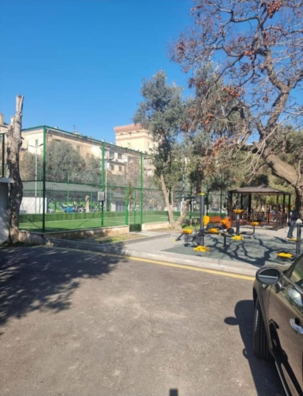 Hostel 1 neferin qalmasi 10 azn.ayliq qalanlara endirim olacaq.elave — Mənzil, Bakı (10)