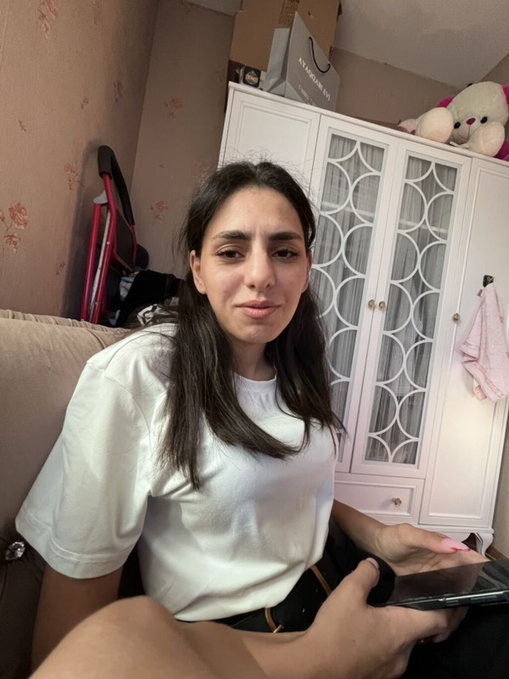 Ağ rəngli qadın T‑shirt - Model: qısaqol, klassik kruq yaxalı - Rəng — Futbolka və polo, Digah
