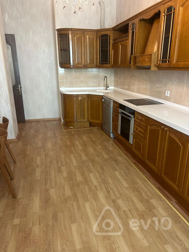 3 otaqlı mənzil, 140 m², 28may — kirayə — Mənzil, Bakı (5)