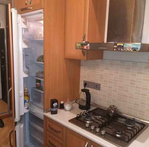 Ağ şəhərin bir addımlığında — ağa center-lə yan-yana səliqəli 2 otaqlı — Bakı