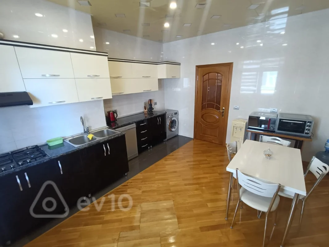 3 otaqlı mənzil, 140 m², Natiq Əliyev küç., — kirayə — Mənzil, Bakı (10)