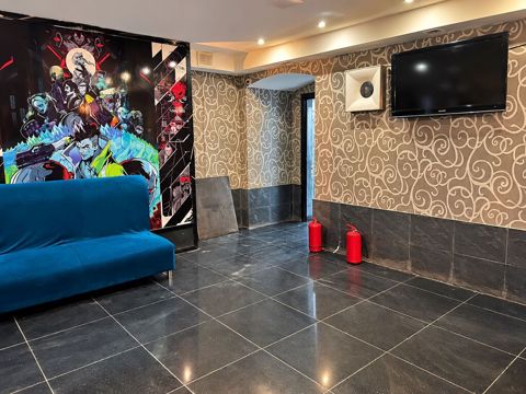Mərkəzdə — Xəqani küçəsində icarəyə verilir: 101.6 m² kommersiya — Bakı