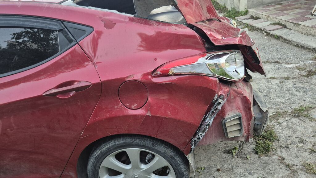 Hyundai Elantra (qırmızı) – ehtiyat hissələri üçün Avtomobildən — Digər, Xudat (9)