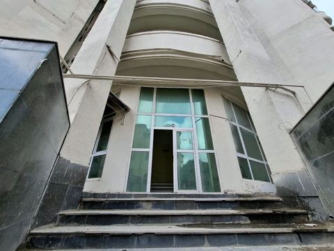 Nəsimi rayonunda həsən əliyev küçəsində 600 kv.m geniş sahəli — Bakı