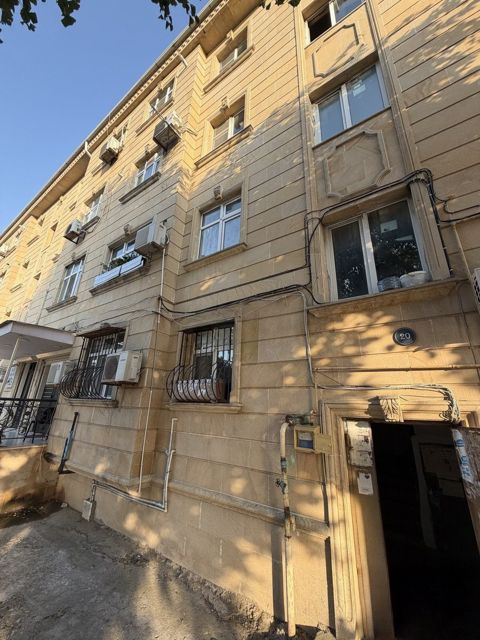 Satılır 3 otaqlı köhnə tikili 50 m² — Bakı