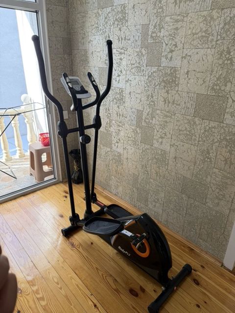 BodyFit ellipsovoy trenažor - Növ: Elliptik (kross-trener) - Rəng — Xırdalan