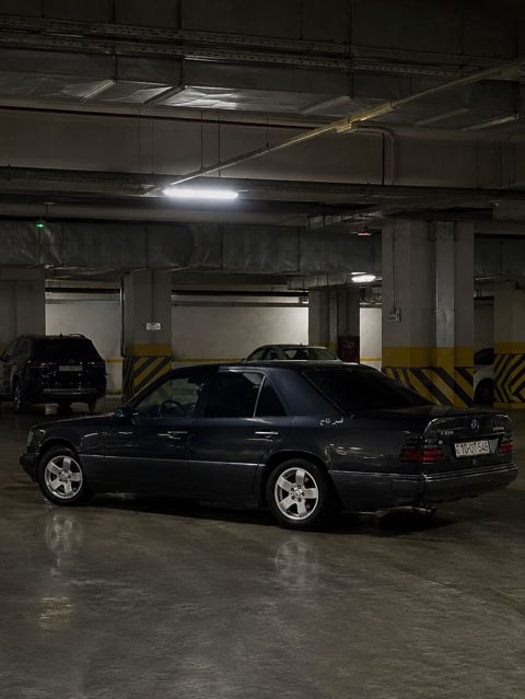 Salam maşın ideal maşındı özüne ideal W124 isdiyen elaqe saxlıya — Bakı