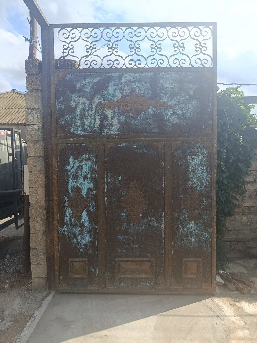 Dəmir darvaza — Təmir və inşaat, Bakı