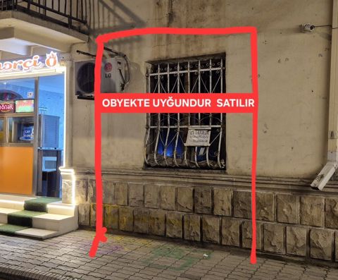 Satılır: Təsvir: - Küçə səviyyəsində, vitrini pəncərəli,və birbaşa — Zaur