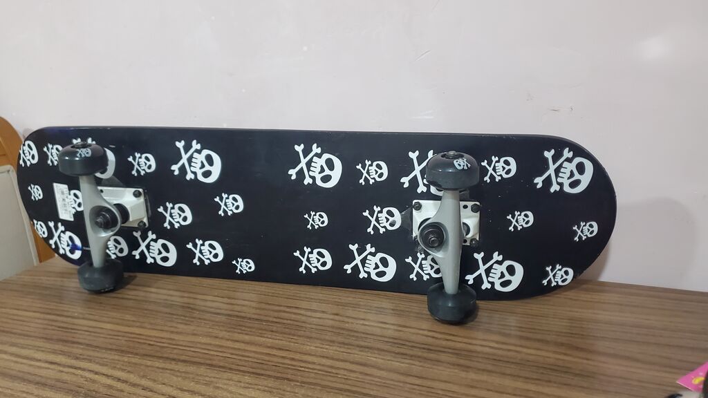 Skateboard – hərəkəti sevənlər üçün - Qara rəngli, ağ kəllə-sümük — Skeytbordlar, Bakı (7)
