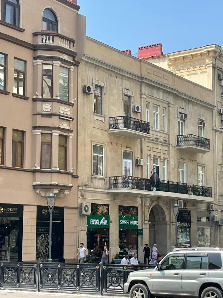 Satılır 4 otaqlı köhnə tikili 102 m² — Mənzil, Bakı (2)