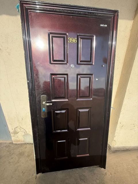 Seyf qapı 150₼ Ölçü 95 sm eni hün 2.10 ünvan 9 mkr Zəhra04 — Bakı