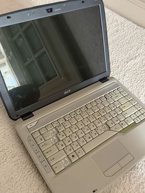 Acer noutbuk Xüsusiyyətlər: - Ekran: təxminən 15.4" geniş ekran, üst — Bakı