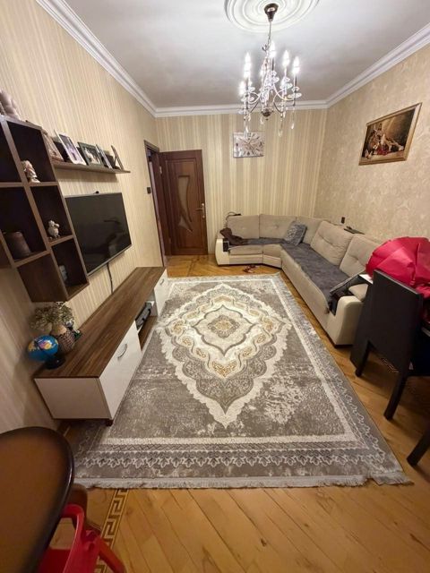 Satılır 3 otaqlı köhnə tikili 85 m² — Bakı