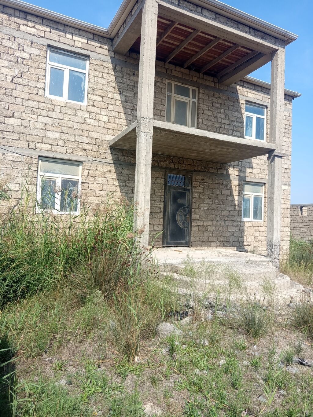 İki mərtəbəli daş tikili ev - Plan: 2 mərtəbə, eyvanlı giriş. Hündür — Ev, villa, Bakı (2)