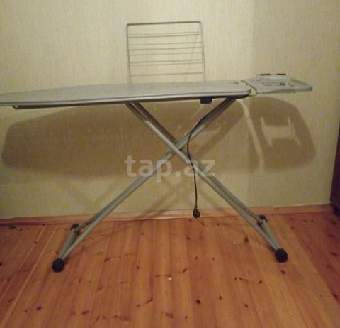 Buxarlı ütüləmə funksiyalı ütü masası - Geniş ütüləmə səthi, deşikli — Məişət əşyaları