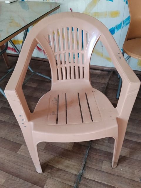 2 ədəd qatlanan stol, 2 ədəd plastik stul, 5 ədəd plastik metal — Bakı