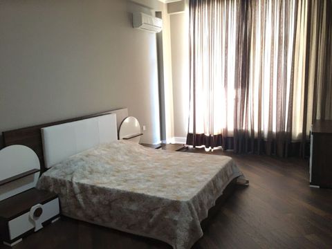 Şəhərin mərkəzində 3 otaqlı mənzil Mənzil 162 kv.m sahəyə malikdir — Bakı
