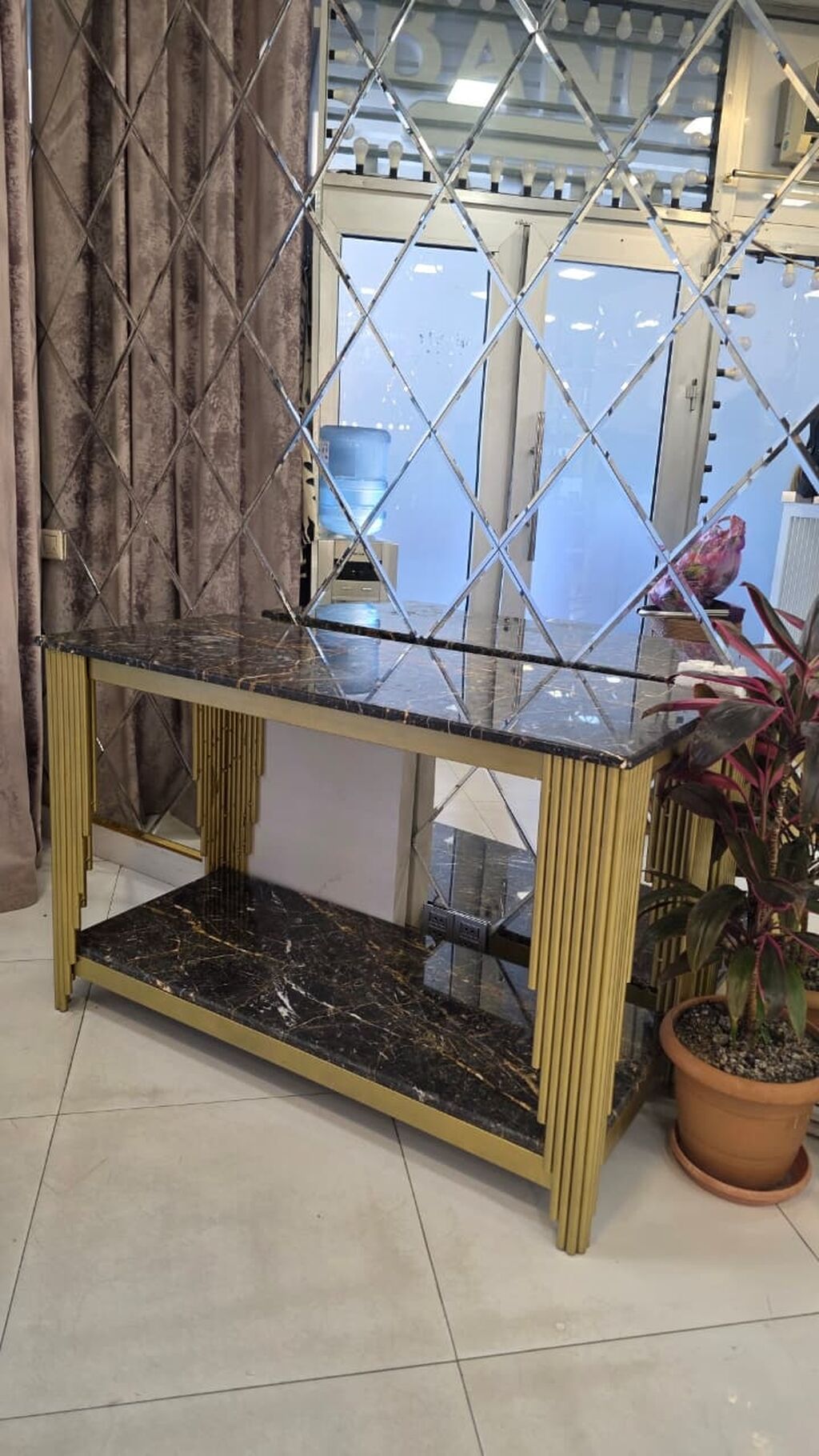 Mərmər masa Baha alınıb 250 yə satılır. Ünvan Yeni Yasamal — Masalar, Mehdiabad
