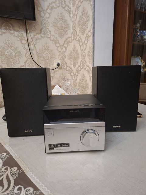 Sony mini audio sistemi – kompakt və güclü iki akustik kolonka ilə — Bakı