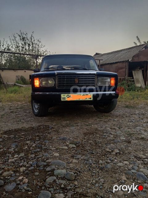 Lada 2107 sedan - Korpus: 4 qapılı, klassik “kvadrat” dizayn, tünd — Biləsuvar