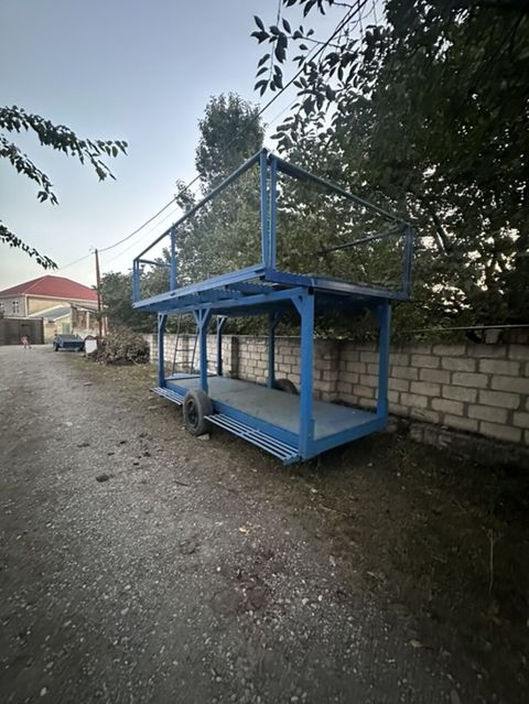 İki mərtəbəli metal qoşqu/platforma - Konstruksiya: Tamamən metal — Qusar