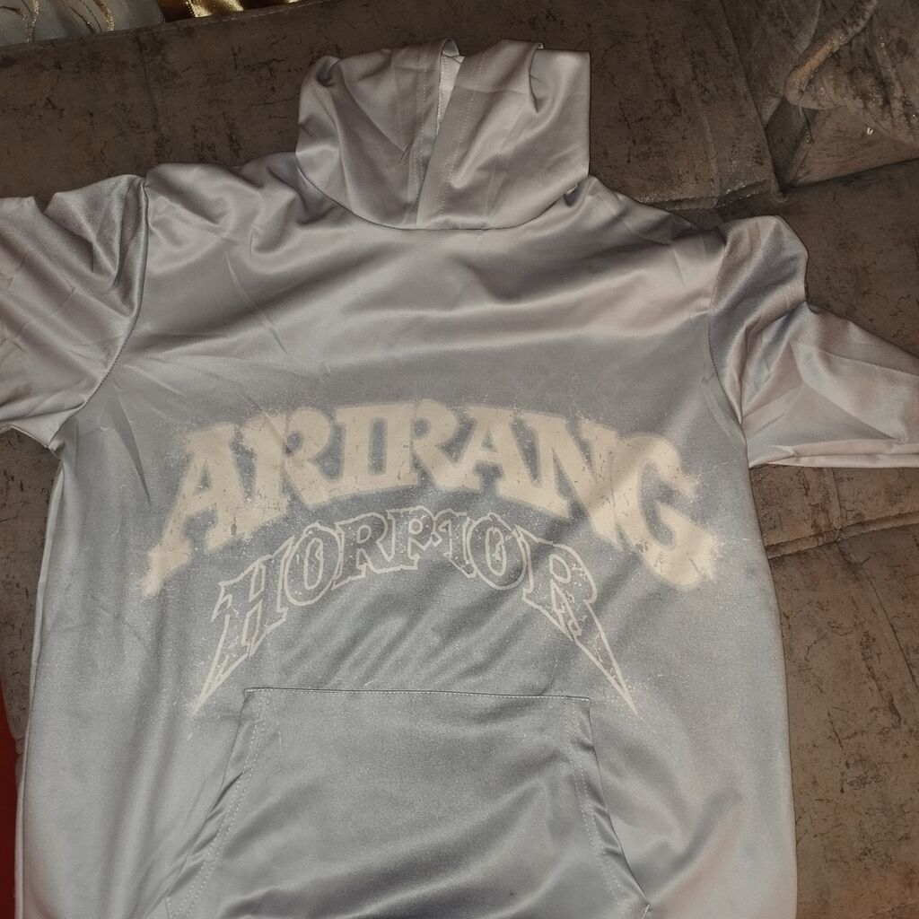Arirang jaket yep yenidir M razmerdir ikisi bir yerdə 45 azn tək tək — Coqlar və zaqetlər, Bakı (4)