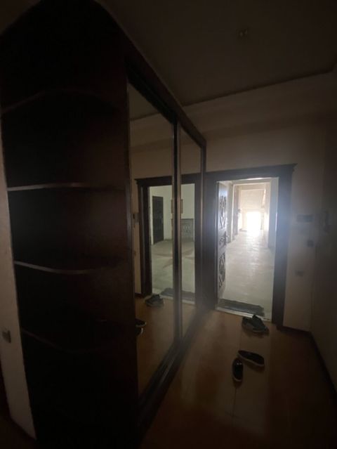 Yeri rahat sakit 4cu mertebe lift movcuddu evde iki kandicaner qab — Xırdalan