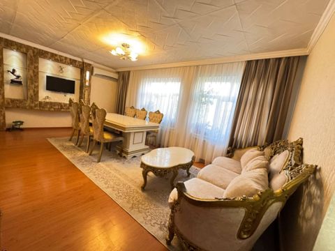 Satılır 4 otaqlı köhnə tikili 100 m² — Bakı