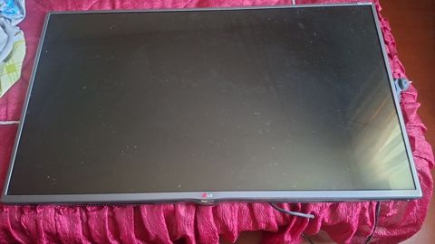 LG televizor/monitor Xüsusiyyətlər: - Ekran diaqonalı təxminən 41" — Digah
