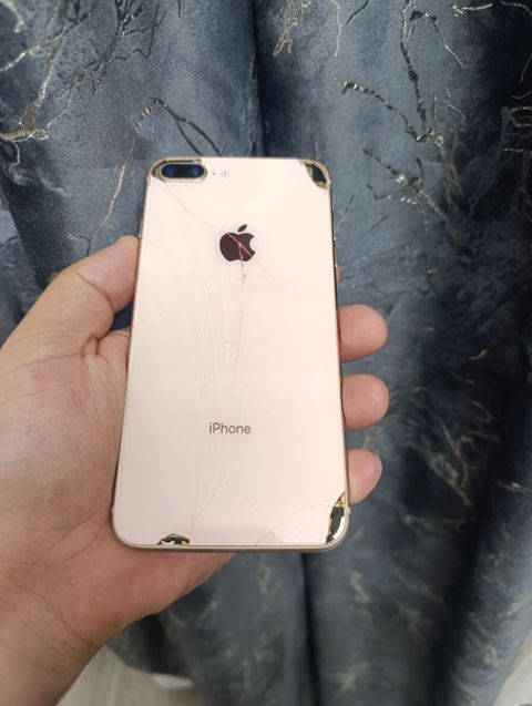 IPhone 8 Plus, 64 GB, Qızılı, Qırıq — Digah