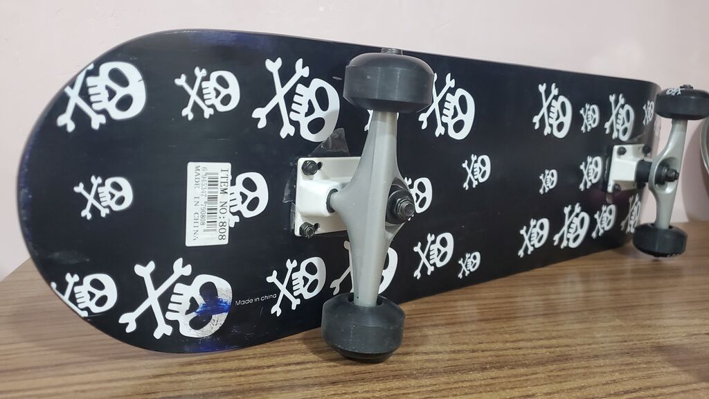 Skateboard – hərəkəti sevənlər üçün - Qara rəngli, ağ kəllə-sümük — Skeytbordlar, Bakı (2)