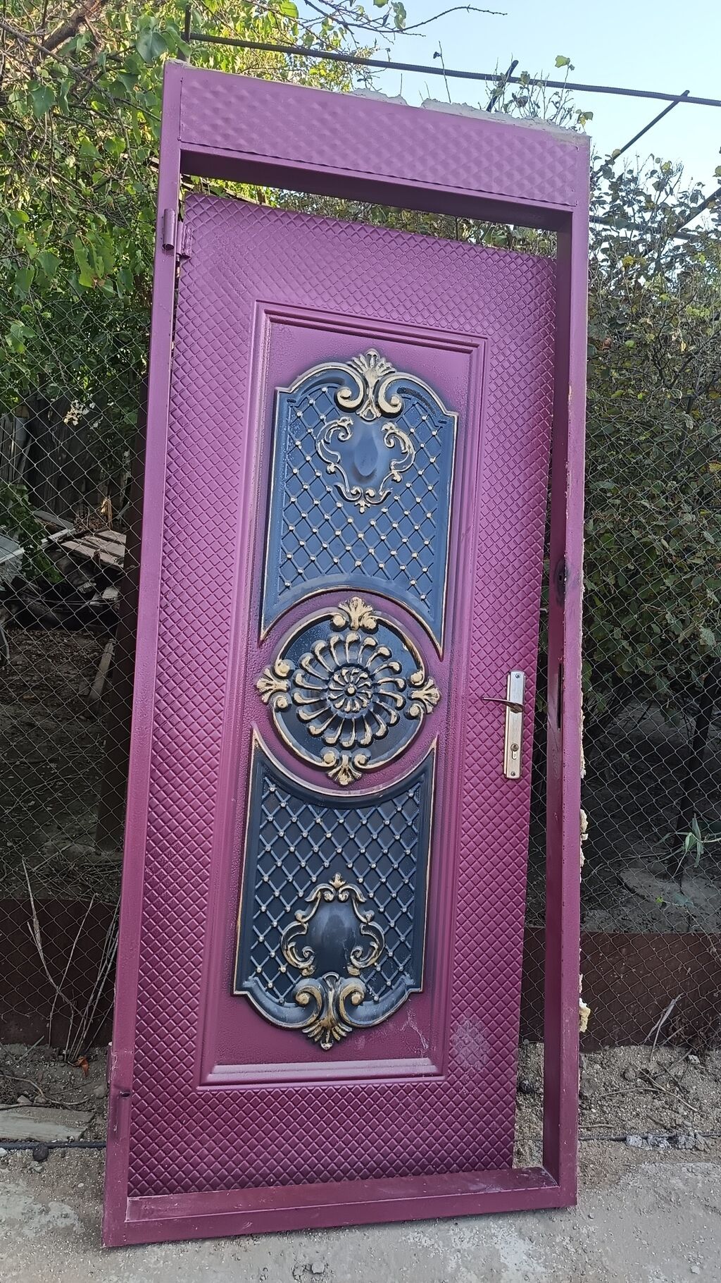Metal qapı – dekorativ naxışlı, çərçivə ilə birlikdə - Material: tam — Pəncərələr, qapılar, balkonlar, Bakı