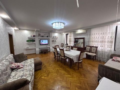 Satılır 4 otaqlı köhnə tikili 110 m² — Bakı
